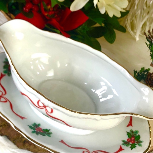 VINTAGE Christmas “Holiday Ribbons” Gravy Boat Twin Spouts WALBRZYCH  serving pi - Picture 4 of 11